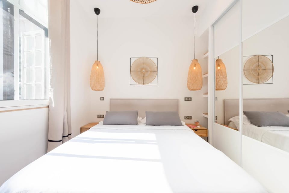Bed, Photo of the whole room, Bedroom