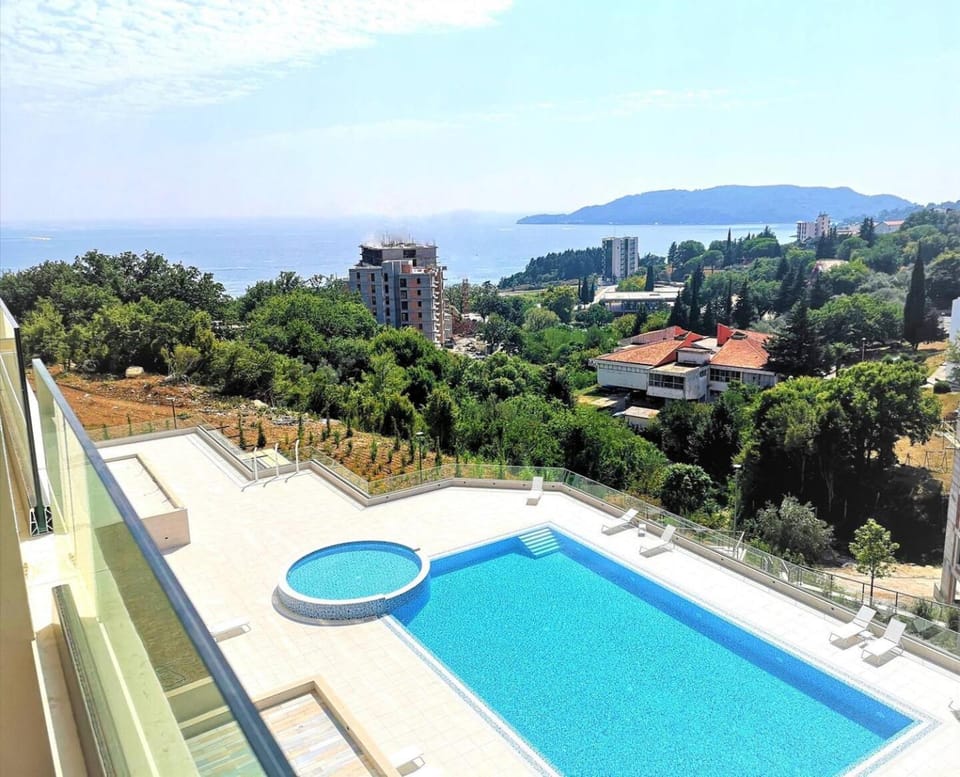 Pool view, Sea view