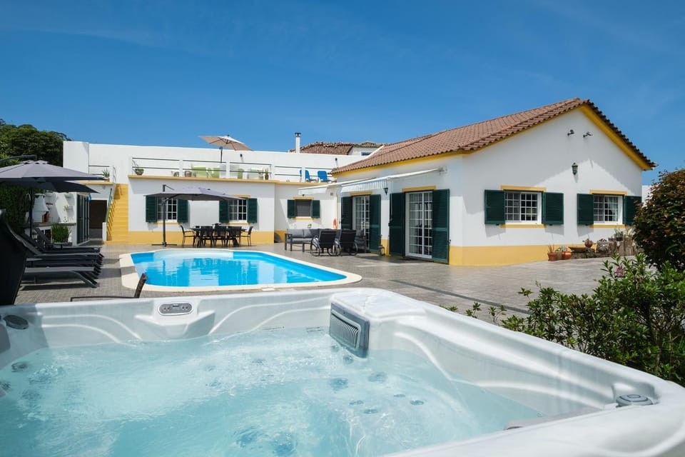 Pool view, Swimming pool, sunbed