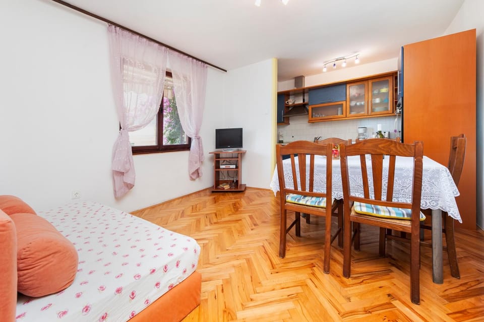 Up to 7 people,near beach and centre Bed and Breakfast in Rovinj