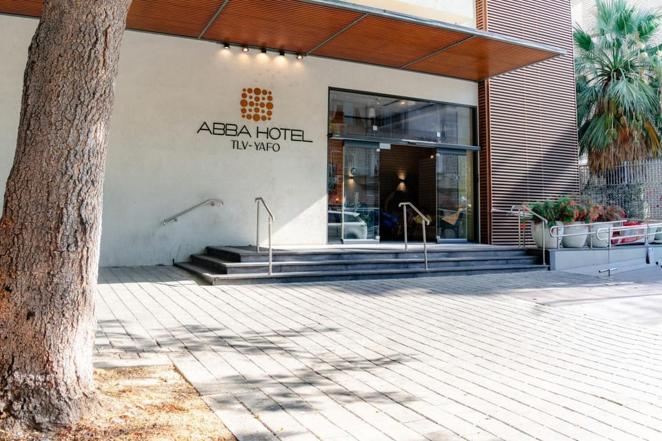 Property building, Facade/entrance, Location