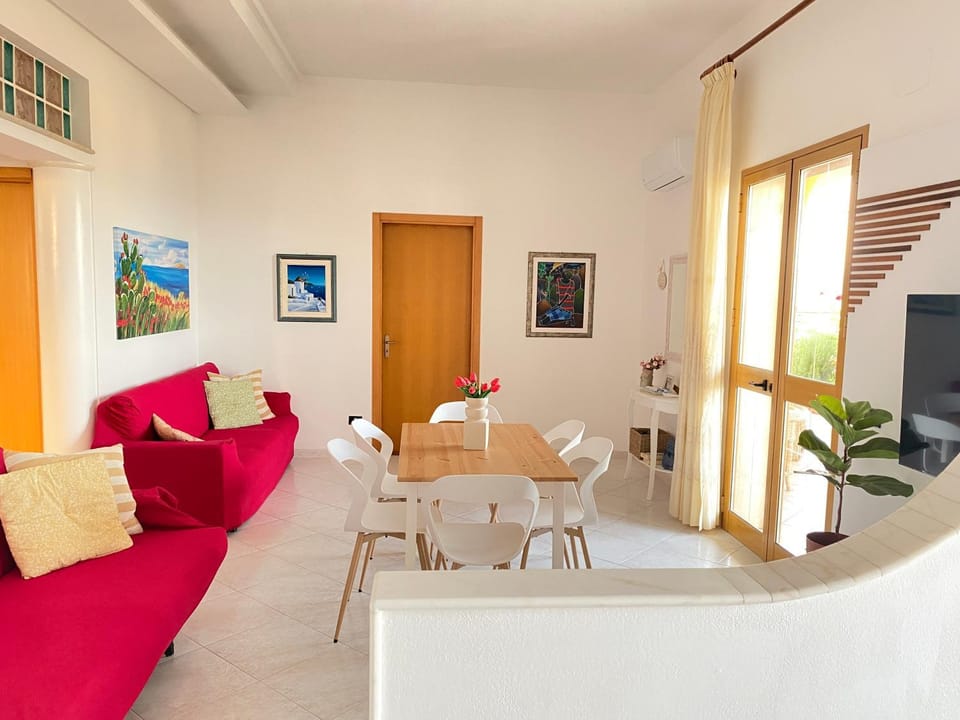 TV and multimedia, Living room, Photo of the whole room, Seating area, Floor plan, Dining area, heating, internet, locker, air conditioner
