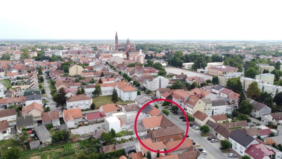 Property building, Bird's eye view, City view, Street view, Location