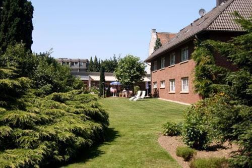 Property building, Day, Garden