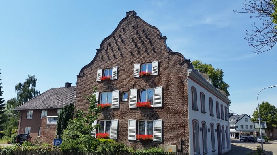 Property building, Neighbourhood