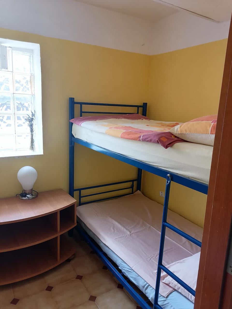Bedroom, bunk bed