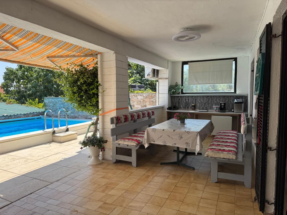 Patio, Balcony/Terrace, Seating area, Swimming pool