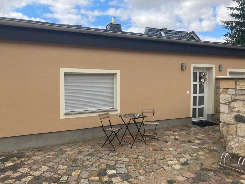 Property building, Patio, Facade/entrance, Balcony/Terrace