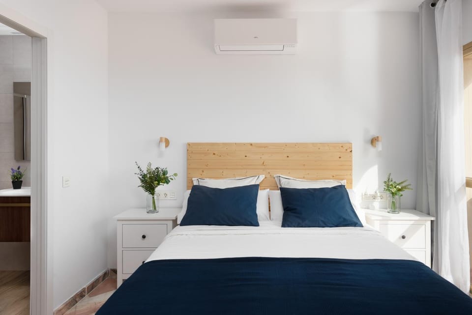 Bed, Bedroom, air conditioner