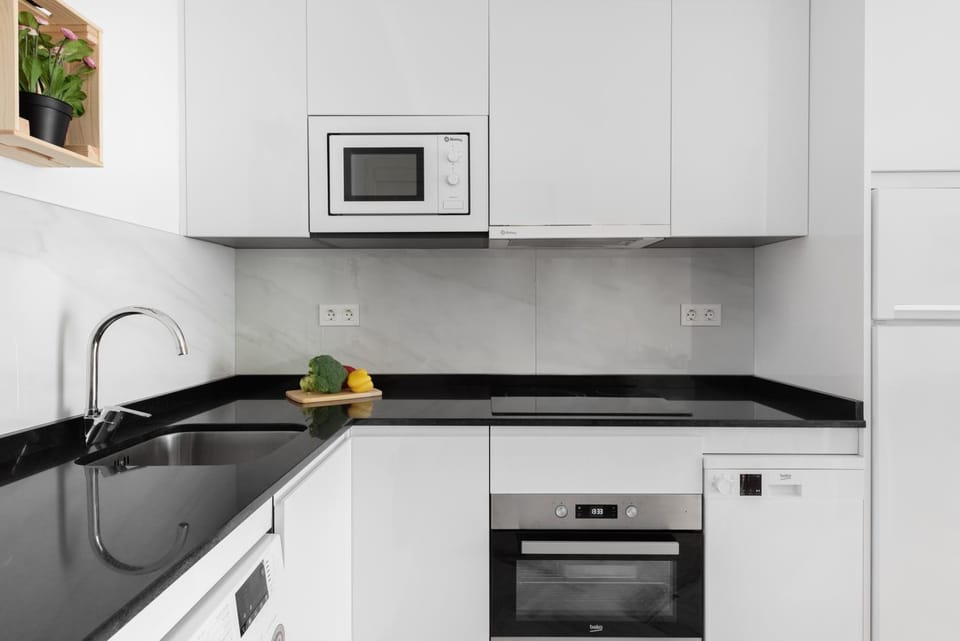 Kitchen or kitchenette, dishwasher, washing machine