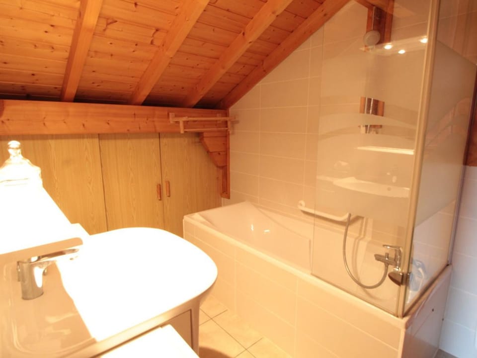 Chalet 3 chambres calme, poêle à bois, proche piste et village, 6/8 pers, garage et parking - FR-1-572-243 Chalet in Arâches-la-Frasse