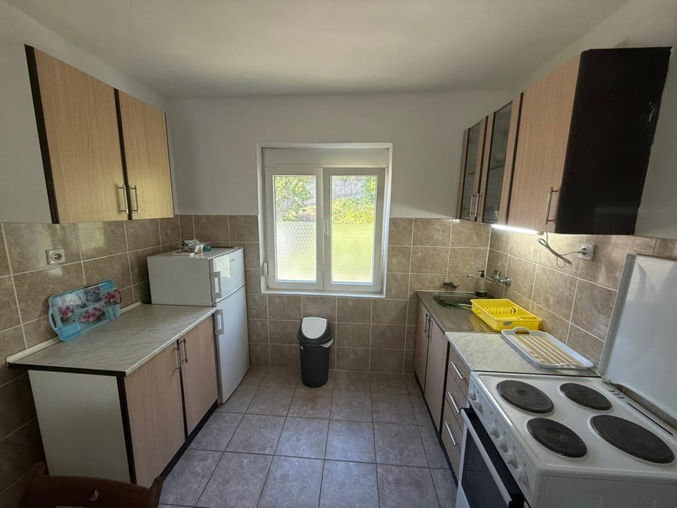 Apartman LUCIJA, dostupan 7 NOCENJA i VISE, AVAIBLE FOR RENT 7 NIGHTS AND MORE Apartment in Montenegro