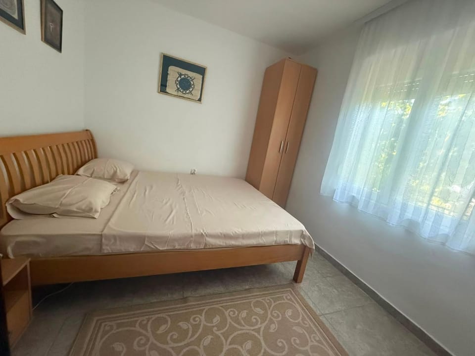 Apartman LUCIJA, dostupan 7 NOCENJA i VISE, AVAIBLE FOR RENT 7 NIGHTS AND MORE Apartment in Montenegro