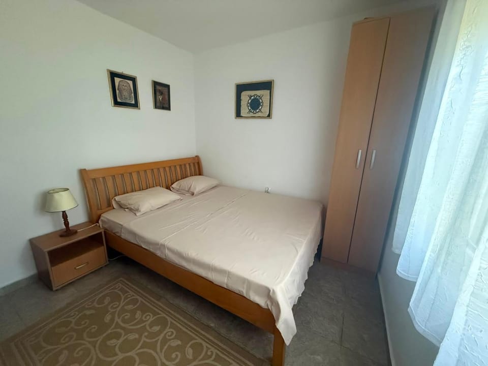 Apartman LUCIJA, dostupan 7 NOCENJA i VISE, AVAIBLE FOR RENT 7 NIGHTS AND MORE Apartment in Montenegro