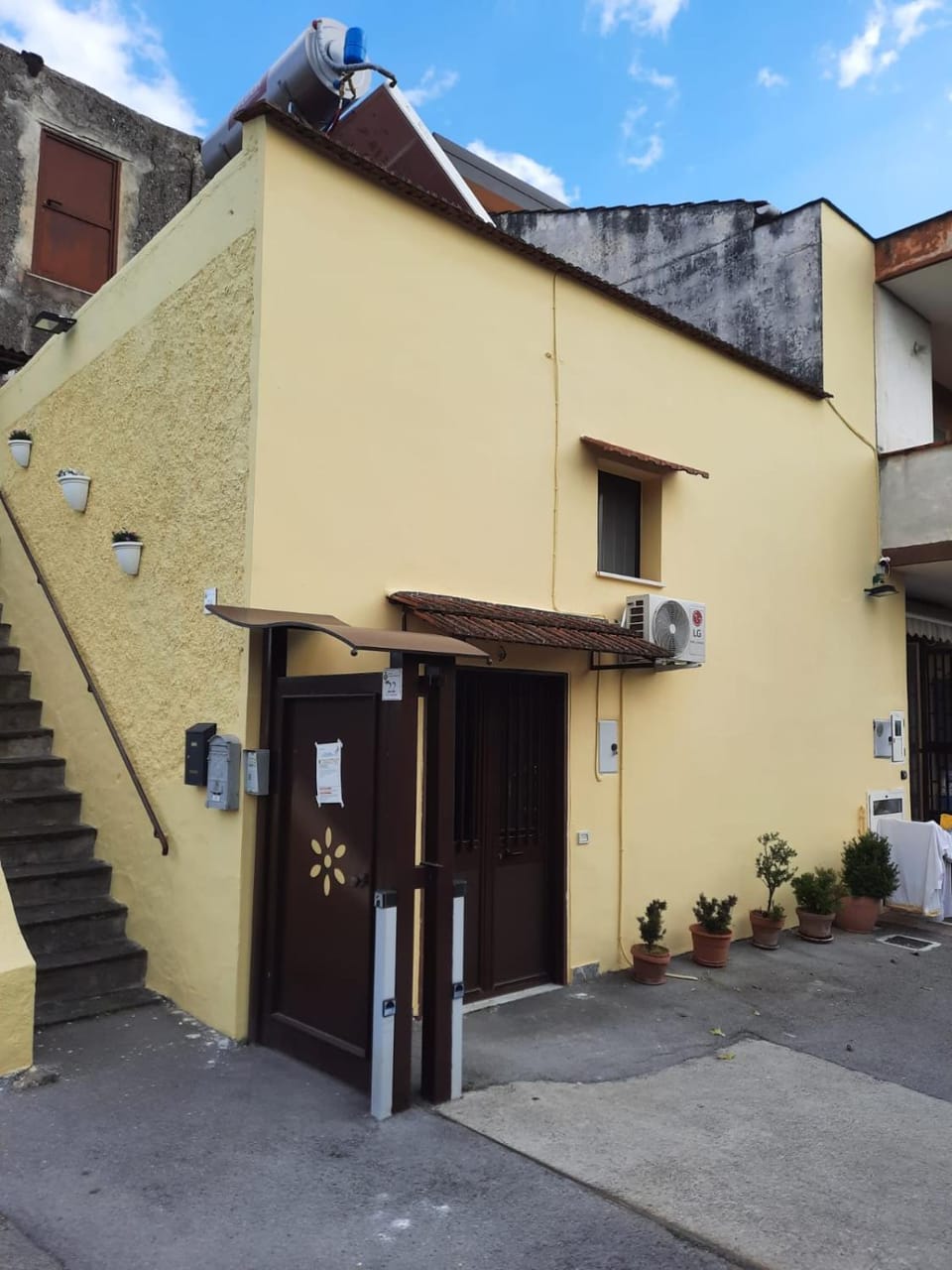 Facade/entrance