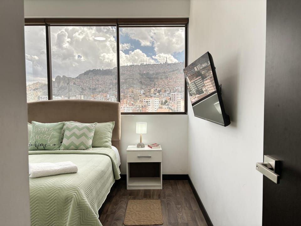 Sky Suites - 20th-Floor Gem - City & Mountain Views, La Paz Apartment in La Paz