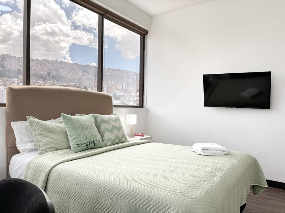 Sky Suites - 20th-Floor Gem - City & Mountain Views, La Paz Apartment in La Paz