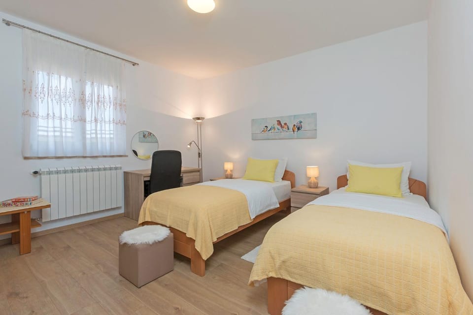 Bed, Bedroom, heating, internet