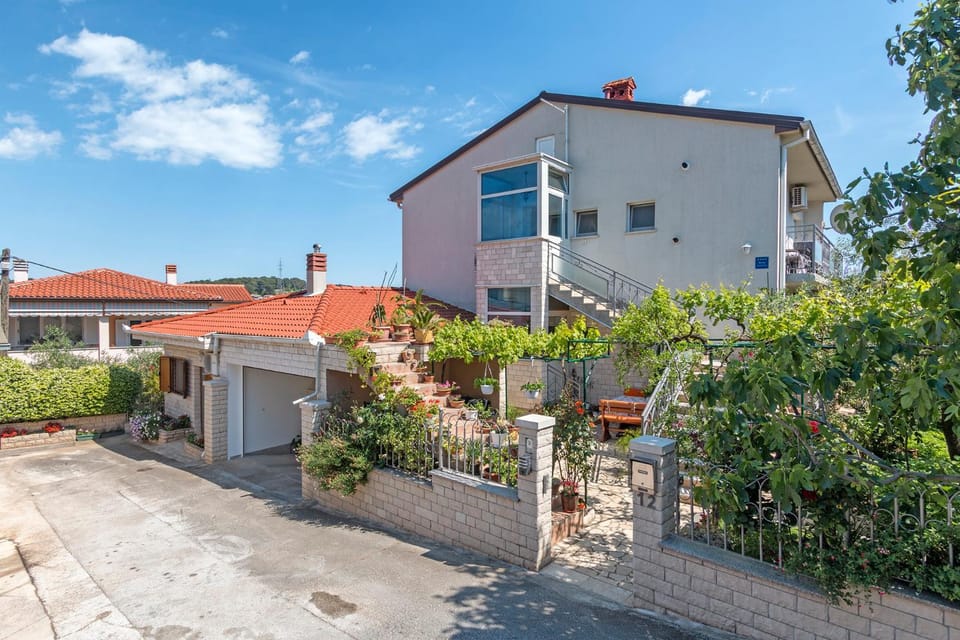 Property building, Street view