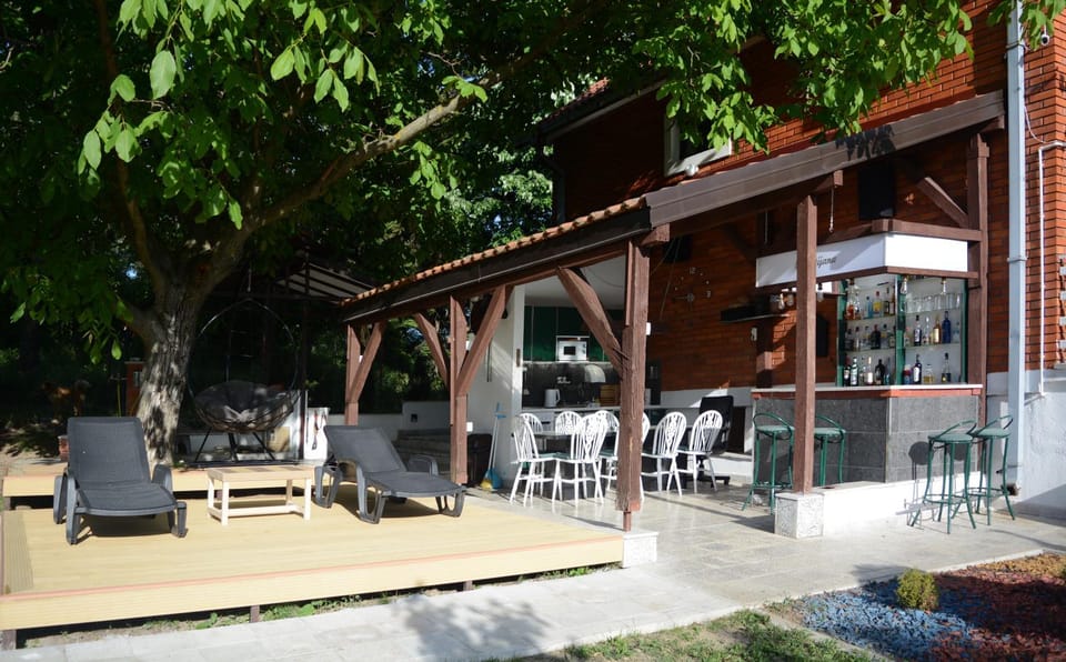 Patio, Lounge or bar