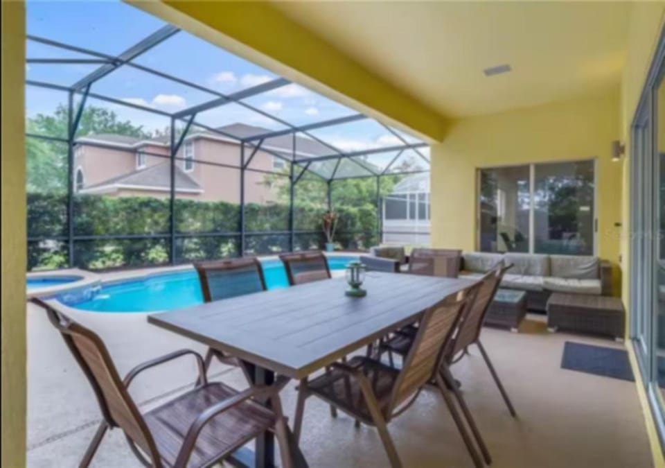 Seating area, Pool view