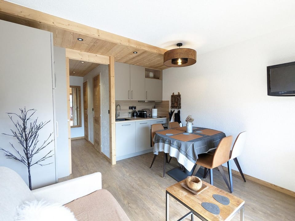 Appartement rénové 2023 au centre de La Clusaz avec balcon, garage, et accès facile aux pistes - FR-1-459-178 Apartment in La Clusaz