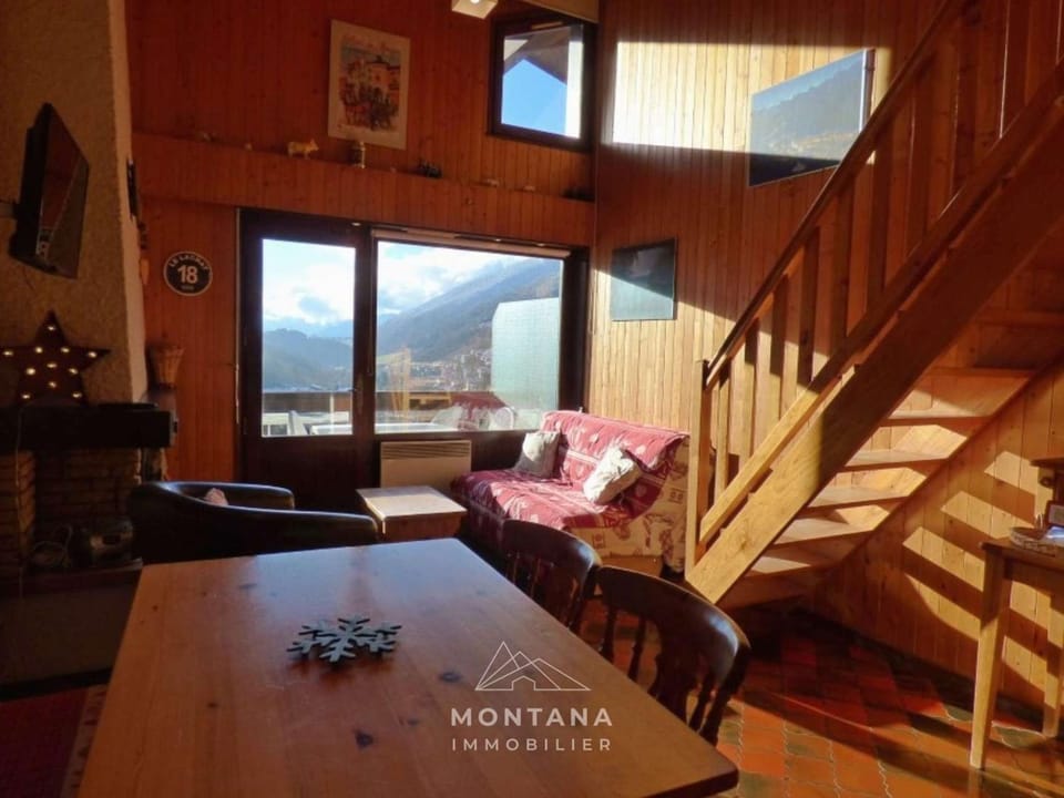 Agréable appartement montagnard pour 6 pers. proche commerces et télécabines - FR-1-458-149 Cabin in Le Grand-Bornand