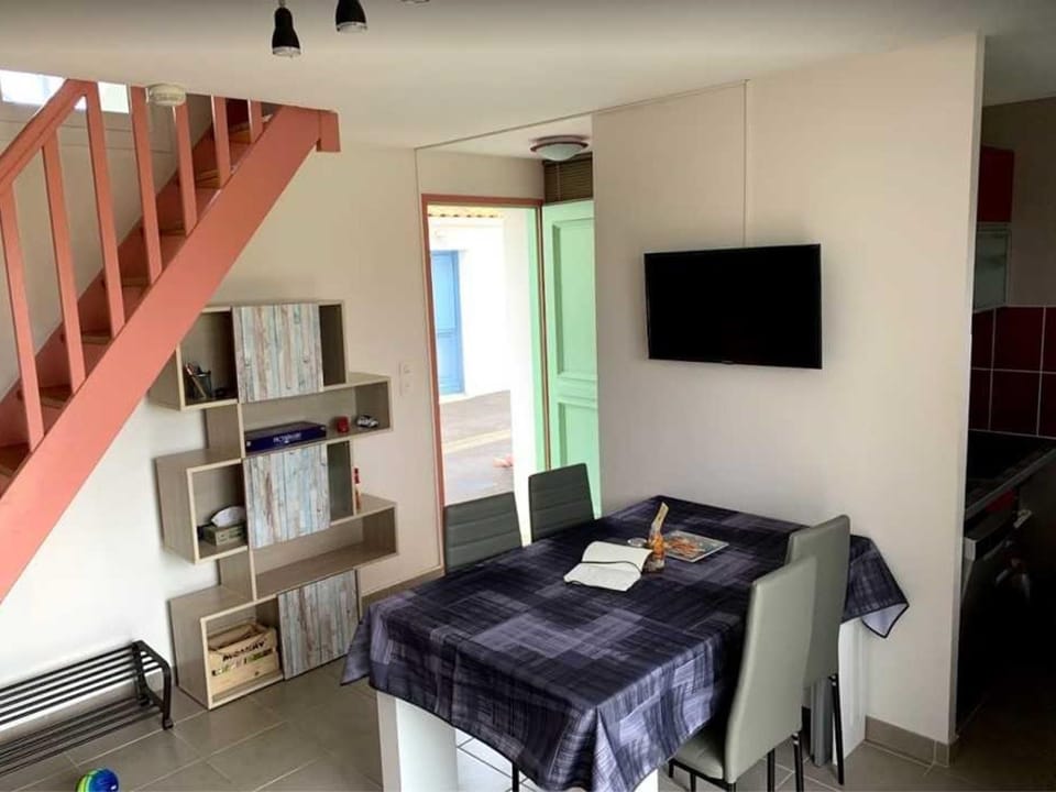 Maisonnette 5 pers, piscine incluse - FR-1-476-170 House in La Faute-sur-Mer
