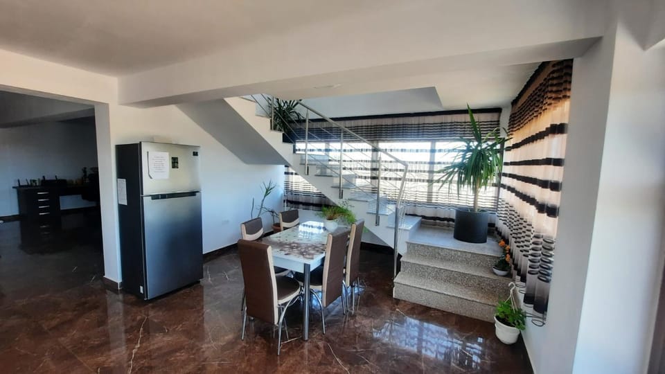 Property building, Kitchen or kitchenette, Breakfast
