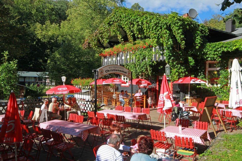 Restaurant/places to eat, Balcony/Terrace