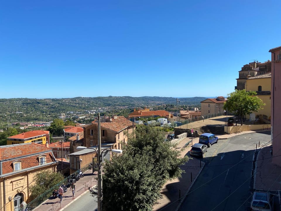 Day, Neighbourhood, Natural landscape, Bird's eye view, City view, Mountain view, Street view, Location