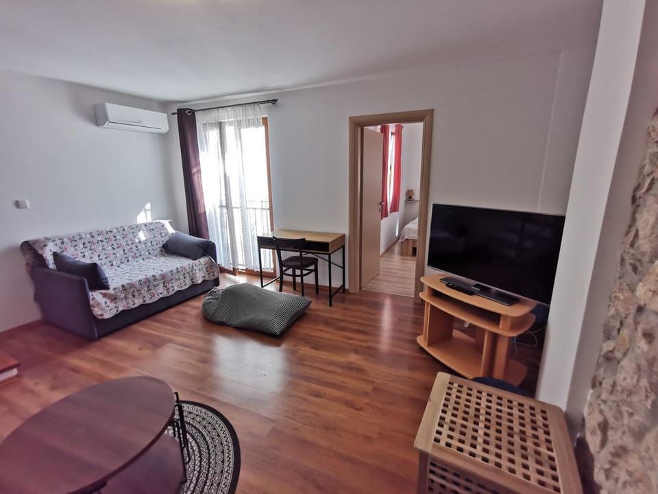 Communal lounge/ TV room, TV and multimedia, Living room, Seating area