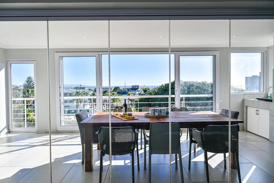 Balcony/Terrace, Kitchen or kitchenette, Dining area