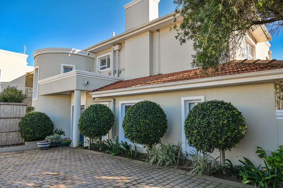 Property building, Day, Garden, Garden view