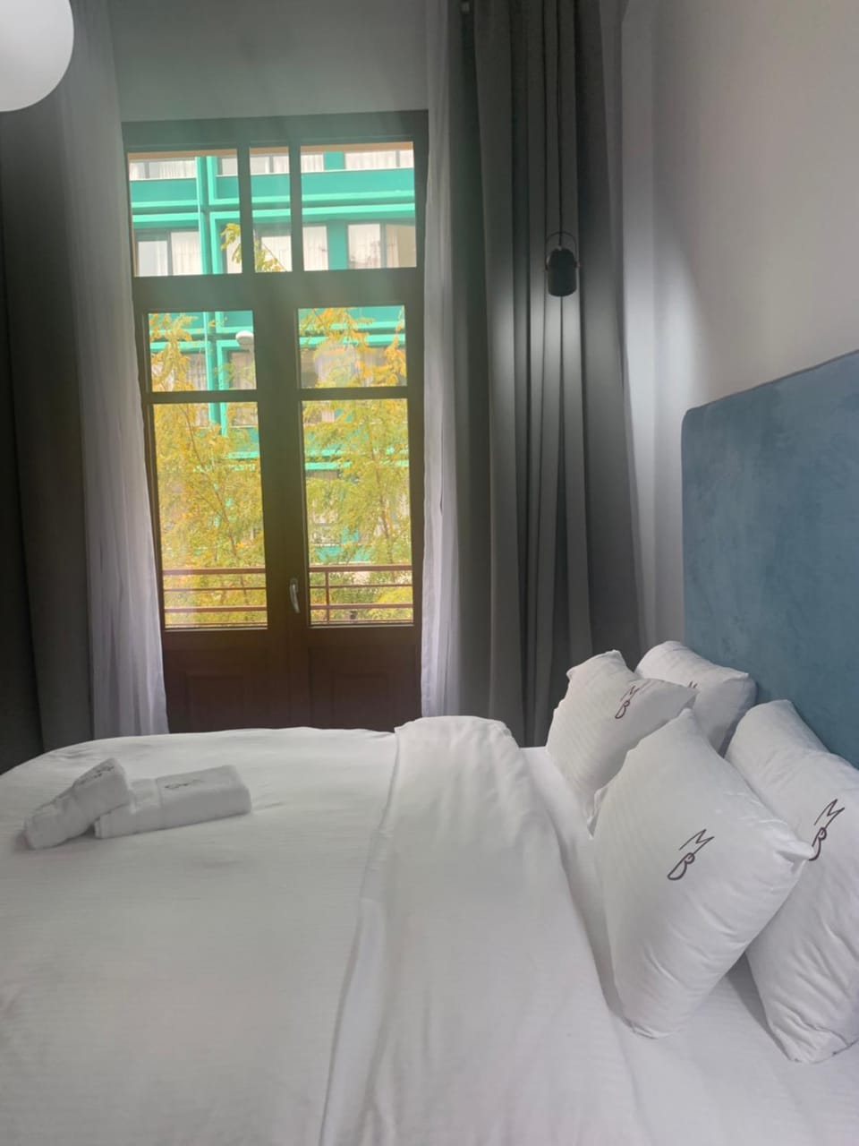 Bed, Winter, Coffee/tea facilities, View (from property/room), Balcony/Terrace, Photo of the whole room, Bedroom, Breakfast, Parking, flat iron, furniture, locker, room service, shuttle, towels, air conditioner
