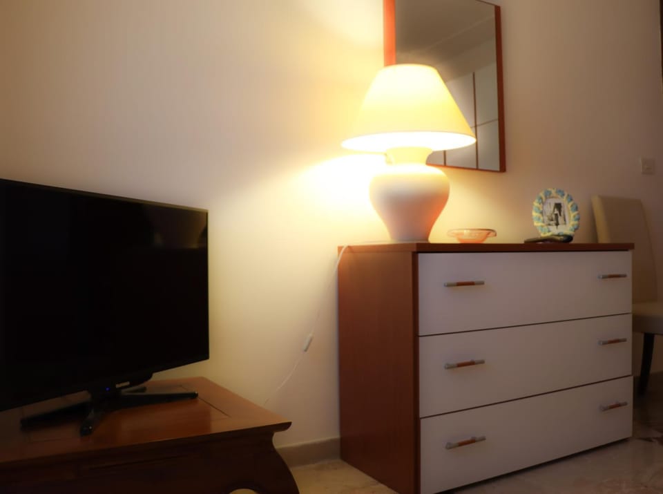 TV and multimedia, hair dresser