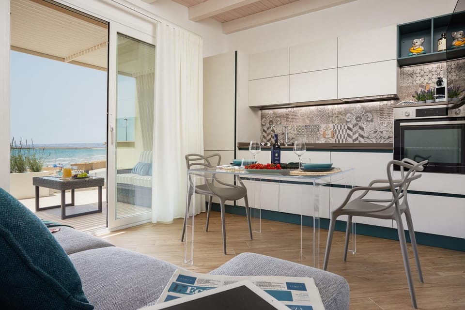 Natural landscape, Kitchen or kitchenette, Living room, Dining area, Sea view