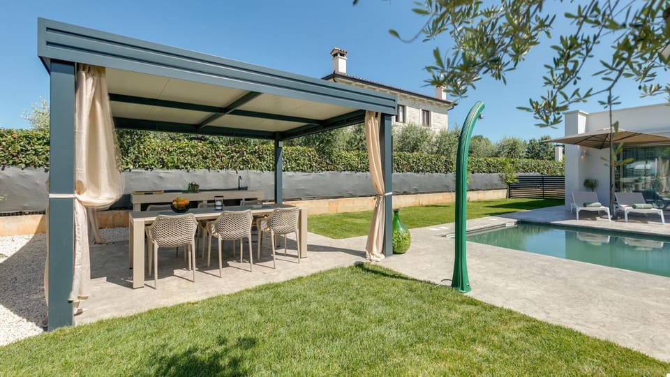 Property building, BBQ facilities, Garden, Seating area, Dining area, Swimming pool