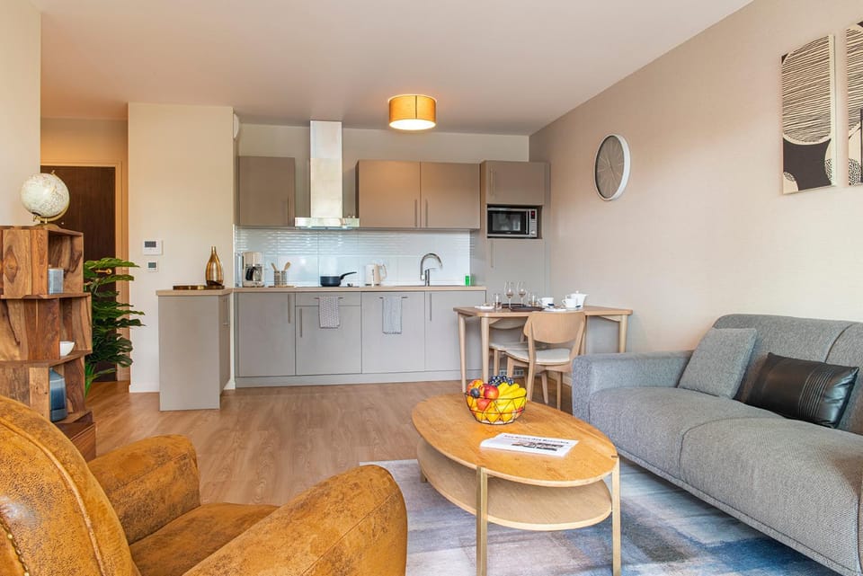 Kitchen or kitchenette, Living room, Photo of the whole room, Seating area, Dining area, oven, stove, kitchen