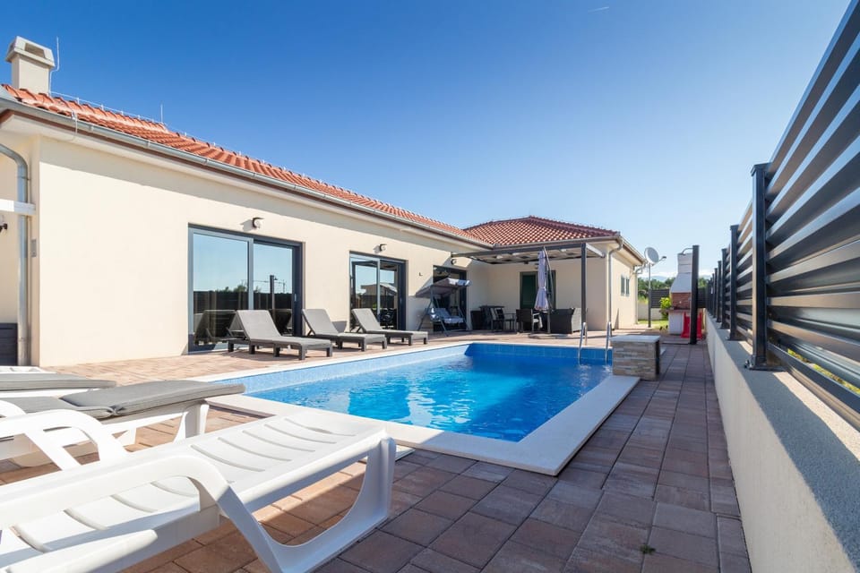 Property building, Swimming pool