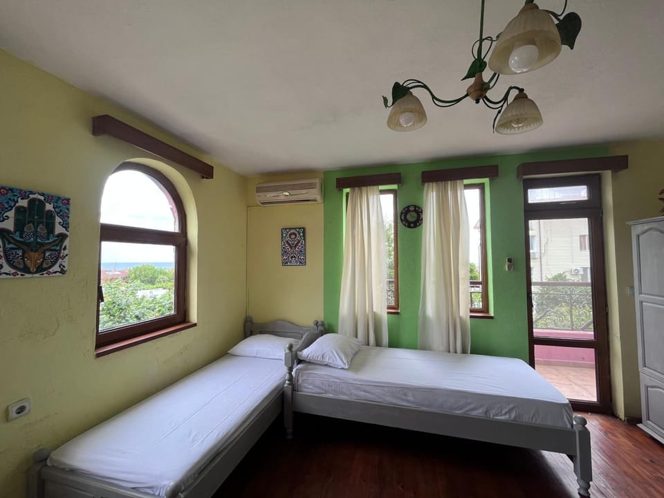 BRUNETTE BEAUTIES Guesthouse & Studio Sinemorets Bed and Breakfast in Burgas Province