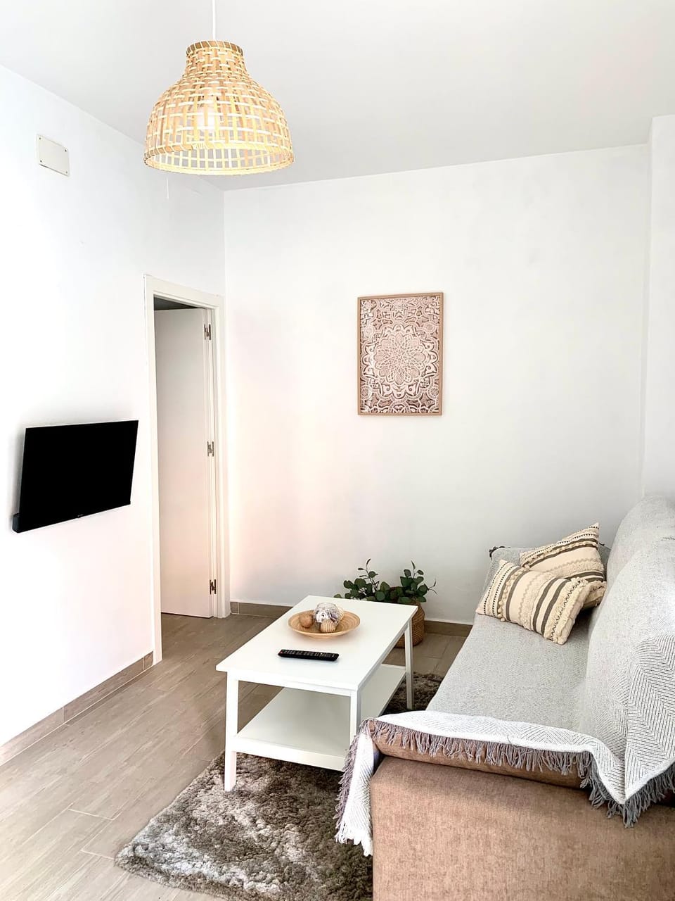 TV and multimedia, Photo of the whole room, Seating area