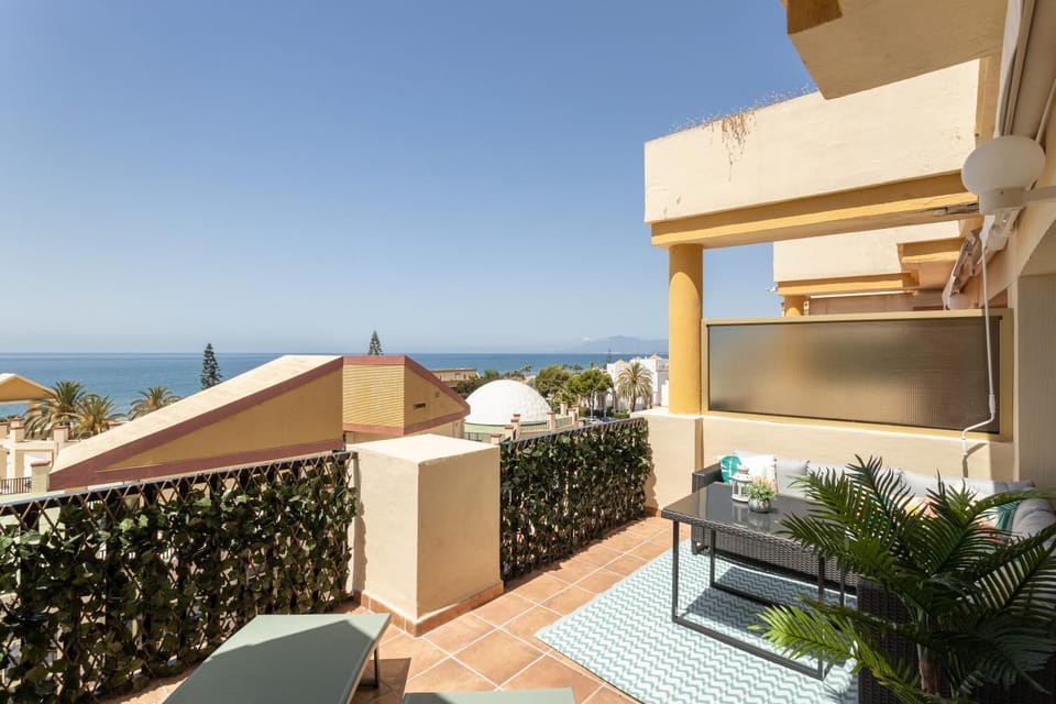 OleHolidays 644 Romana Playa Vista Panorámica Mar Apartment in Marbella