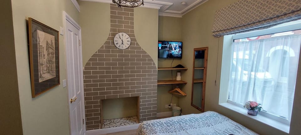 Salisbury Guest House - free parking Bed and Breakfast in York