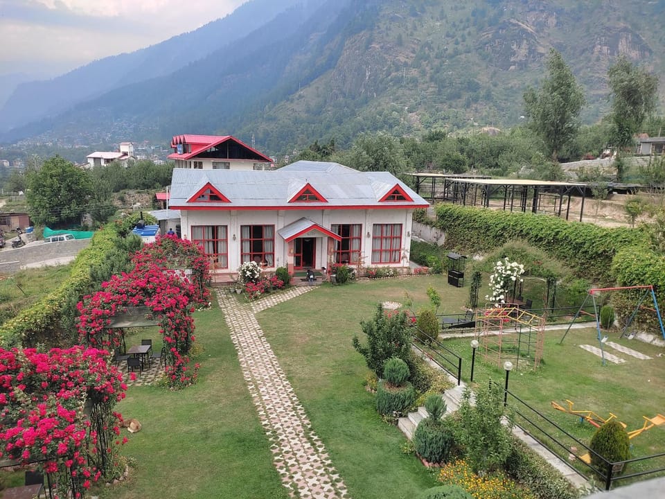 Property building, Spring, Day, Natural landscape, Garden, View (from property/room), Garden view, Mountain view