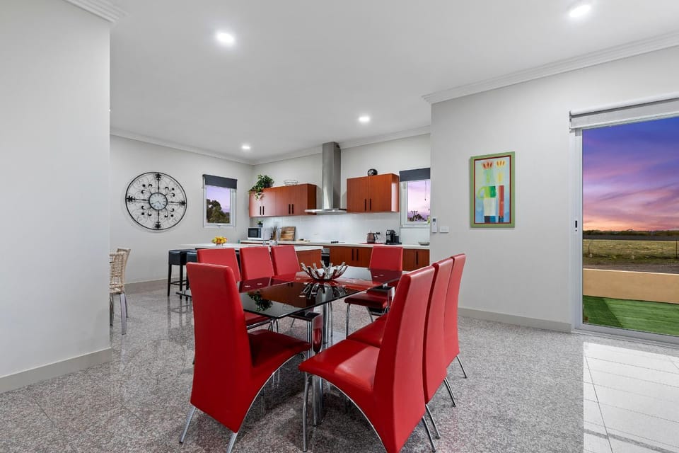 Seating area, Dinner, Dinner, minibar, pet friendly, stove