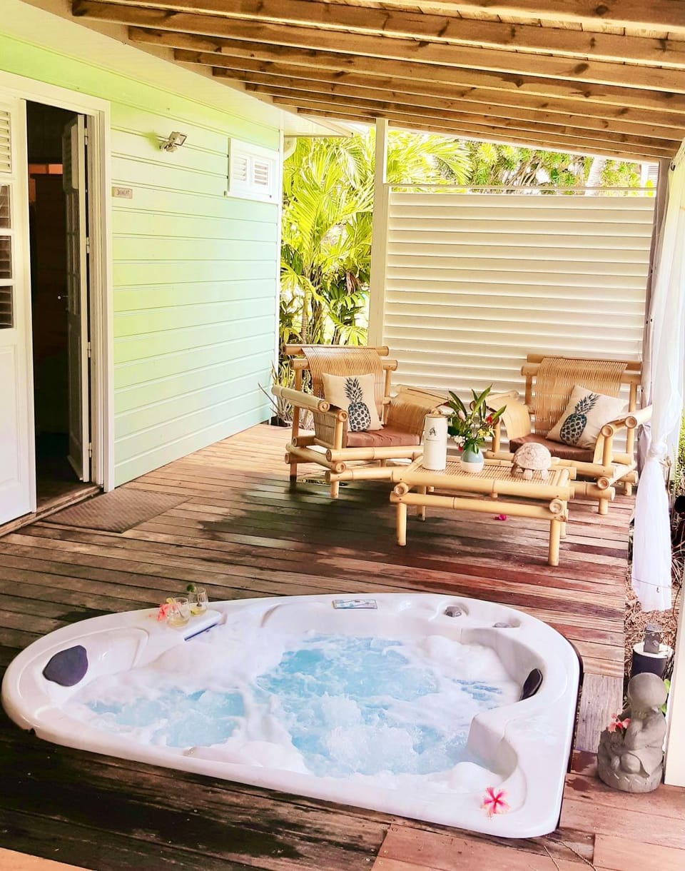 Patio, Day, Natural landscape, Hot Tub, sunbed