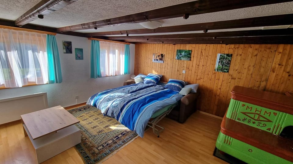 Bed, Living room