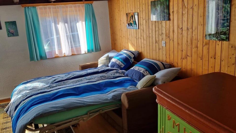 Bed, Living room