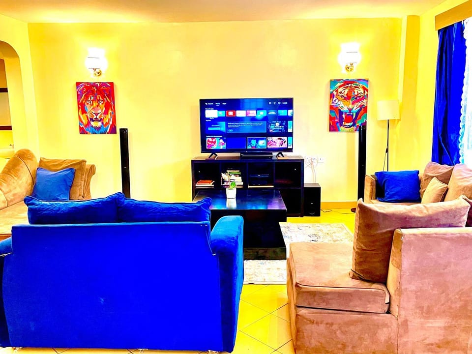 TV and multimedia, Living room, Seating area, Evening entertainment